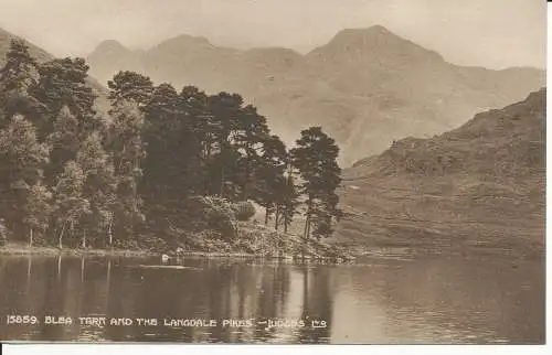 PC35906 Blea Tarn und die Langdale Pikes. Judges Ltd. Nr. 15859