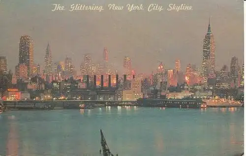 PC37515 Die glitzernde Skyline von New York City. Anhänger. B. Hopkins