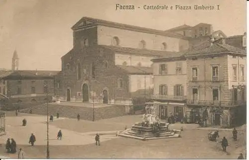 PC36688 Faenza. Kathedralen und Piazza Umberto I. Morini und Baschetti