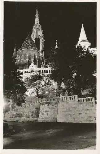 PC36843 Budapest. Bastion der Sünder und Adventskirche in einer Illumina