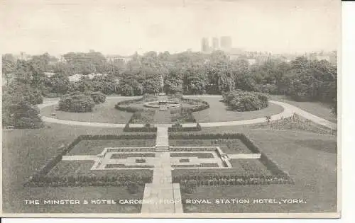 PC36007 The Minster and Hotel Gardens vom Royal Station Hotel. York