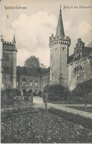 PC38937 Reinhardsbrunn. Blick in den Schlosshof. C. Jagemann. B. Hopkins