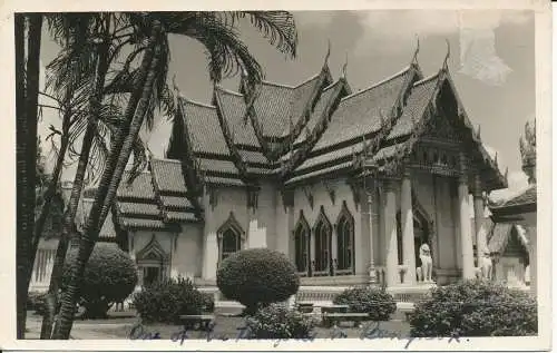 PC37921 Einer der Tempel in Bangkok. B. Hopkins