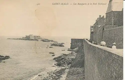 PC39587 Saint Malo. Die Stadtmauern und das National Fort. Nr. 521