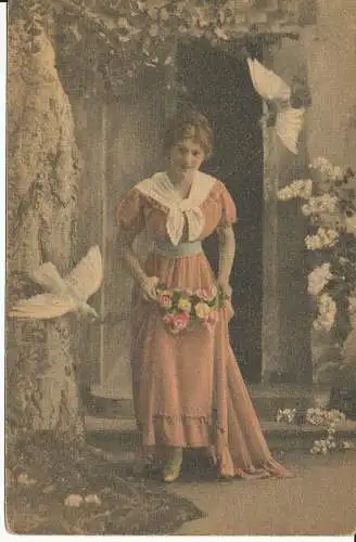 PC39877 alte Postkarte. Frau in rosa Kleid und mit Rosen. B. Hopkins