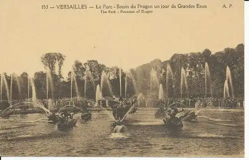 PC39668 Versailles. Der Park. Drachenbrunnen. A. Papeghin. Nr. 153