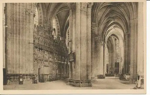 PC40137 La Douce France. Chartres. Innenraum der Kathedrale. Die Ambulanz.