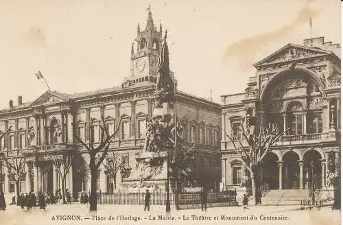 PC39137 Avignon. Platz der Uhr. Das Rathaus. Theater und Denkmal der Hundertjahrfeier