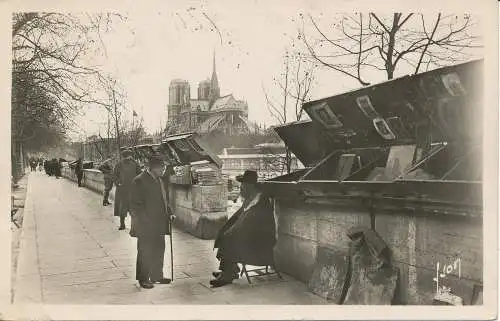 PC40025 Paris am Flansch. Die Buchhändler am Quai de la Tournelle. Yvon. 1948.