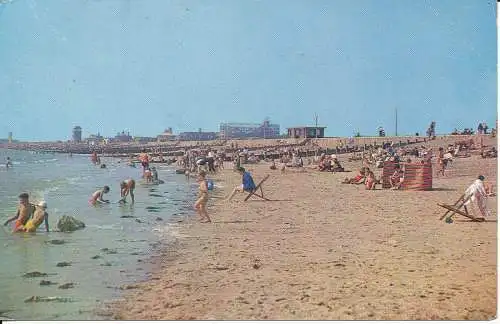 PC36246 East Beach. Littlehampton. Roberts und Wrate. Plastichrom. 1963