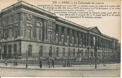 PC40250 Paris. Kolonnade des Louvre-Palastes erbaut von Perrault unter Ludwig XIV. t