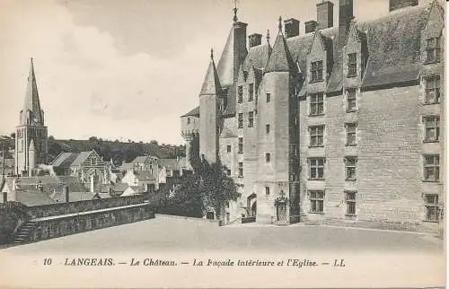 PC38186 Langeais. Das Schloss. Die Innenfassade und die Kirche. Levy und Neurdein