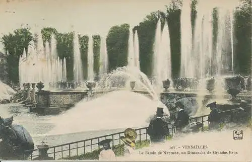 PC39273 Versailles. Das Neptunbecken an einem Sonntag mit großen Gewässern. 1908