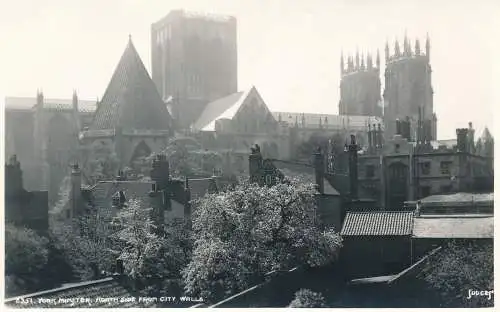 PC41702 York Minster. Nordseite von Stadtmauern. Judges Ltd. Nr. 2351