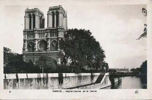 PC42639 Paris. Notre Dame et la Seine. B. Hopkins