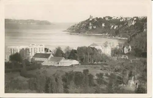 PC40294 Perros Guirec. Grüne Höhen rund um den Strand von Trestraou. Yvo