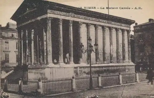 PC42674 Nimes. Das Haus Carree. A.R.Nr. 15. B. Hopkins