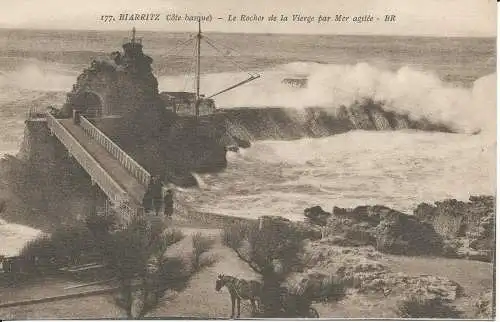 PC40329 Biarritz. Baskische Küste. Der Felsen der Jungfrau am unruhigen Meer. Bruder Block