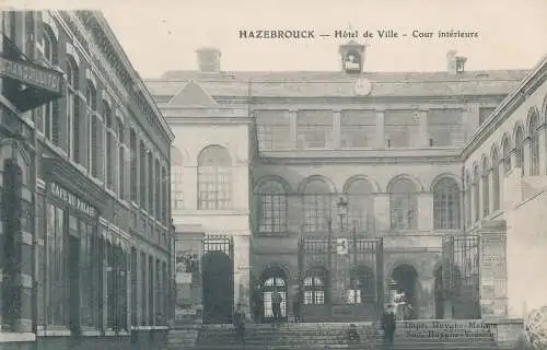 PC43017 Hazebrouck. Rathaus. Innenhof. Huyghe