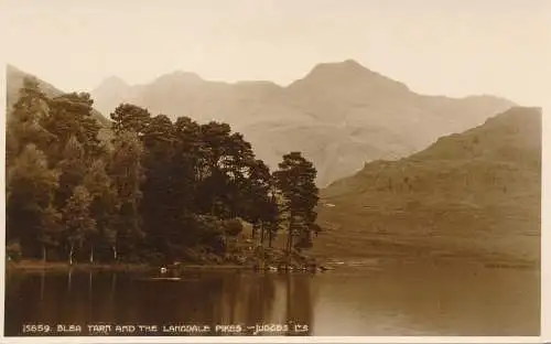 PC41552 Blea Tarn und die Langdale Pikes. Judges Ltd. Nr. 15859