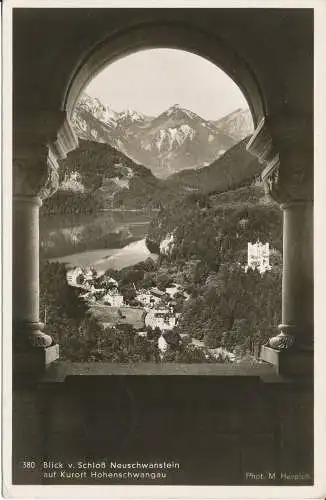 PC40562 Blick v. Schloss. Neuschwanstein auf Kurort Hohenschwangau. M. Herpich.