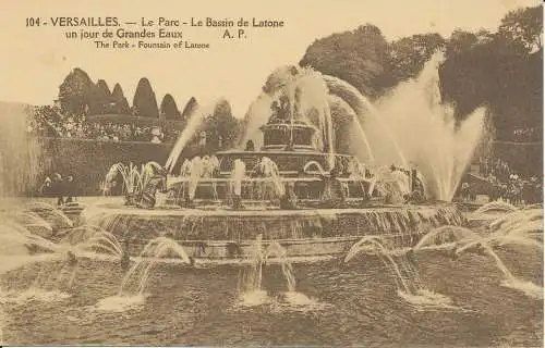 PC39501 Versailles. Der Park. Messingbrunnen. A. Papeghin. Nr. 104