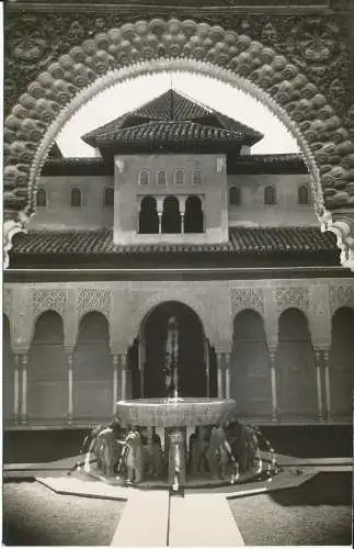 PC40673 Granada Alhambra Patio de los Leones. B. Hopkins