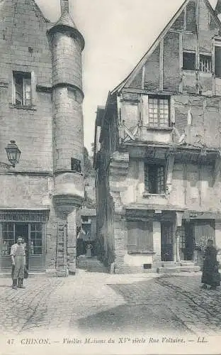 PC42560 Chinon. Alte Häuser aus dem 15. Jahrhundert in der Rue Voltaire. LL. Nr. 47