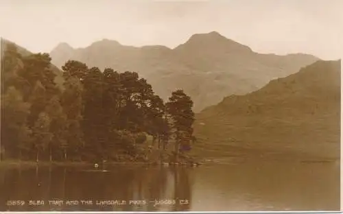 PC42297 Blea Tarn und die Langdale Pikes. Judges Ltd. Nr. 15859