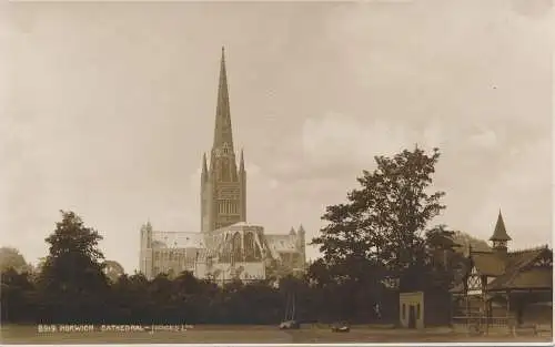 PC44480 Norwich Cathedral. Judges Ltd. Nr. 8919