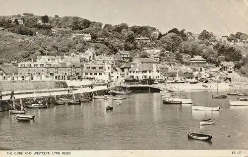 PC45824 The Cobb and Westcliff. Lyme Regis. Jarrold