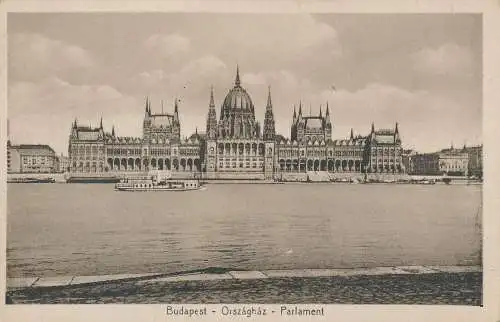 PC46030 Budapest. Orszaghaz. Das Parlament. Stengel