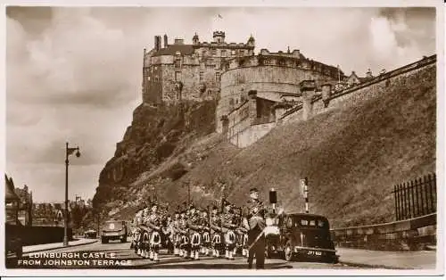 PC00077 Edinburgh Castle von Johnston Terrace. 1951. RP