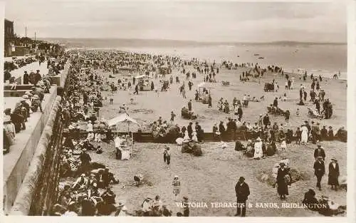 PC00029 Victoria Terrassen und Sand. Bridlington. RP