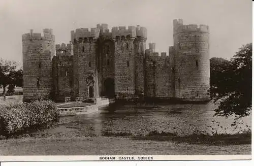 PC00129 Bodiam Castle. Sussex. Publ. von Butler Post. Bodiam