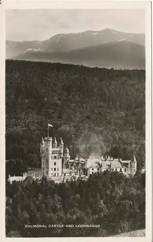 PC00364 Balmoral Castle und Lochnagar. 1947. RP