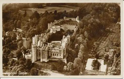 PC01077 Schloss Arundel. Aerofilms Ltd. 1957. RP