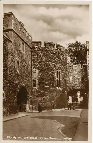 PC01038 Bloody and Wakefield Towers. Tower of London. RP