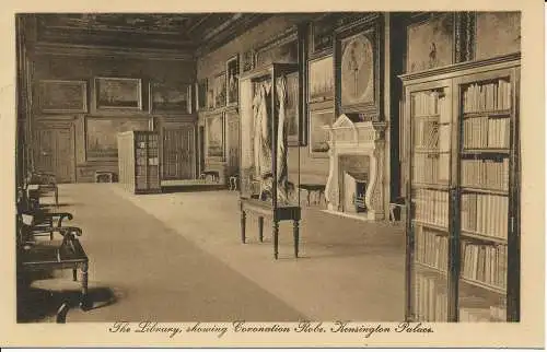 PC03331 Bibliothek mit Krönungsmantel. Kensington Palace. 1911