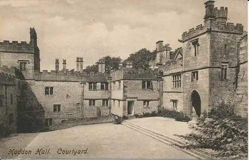 PC01704 Haddon Hall. Innenhof. Frith