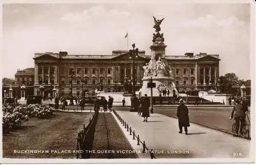 PC01095 Buckingham Palace und Queen Victoria Statue. London. RP