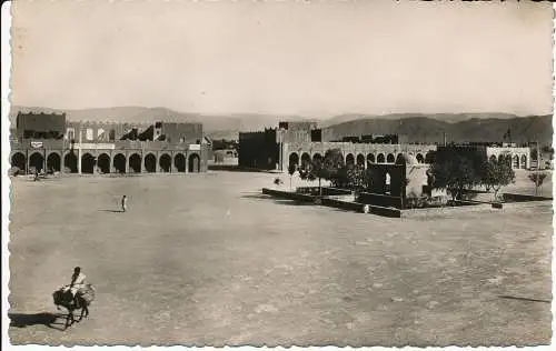 PC03127 Ksar Es Souk. La Place. Der Storch