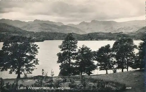 PC03217 Lake Windermere und Langdale. RP