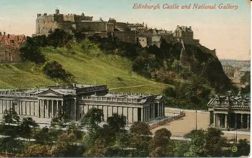 PC01825 Edinburgh Castle and National Gallery. Valentinstag