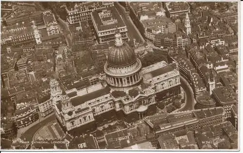 PC03951 St. Pauls Kathedrale. Luftsicht. London. Walter Scott. RP