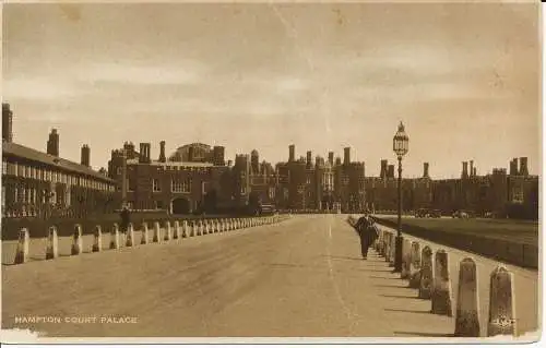 PC01869 Hampton Court Palace. Postkarte