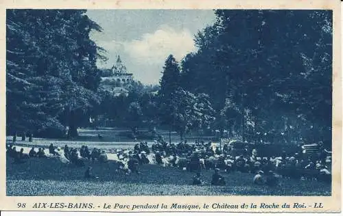 PC03388 Aix les Bains. Der Park während der Musik. Das Schloss des Königsfelsens