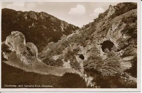 PC01647 Taubenlöcher und Captains Rock. Dovedale. RP