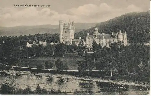 PC02102 Balmoral Castle von der Dee. Adelphi Seriennr. 500