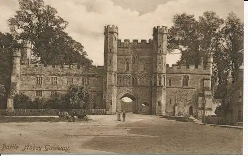 PC02620 Battle Abbey. Gateway. Pfauenserie